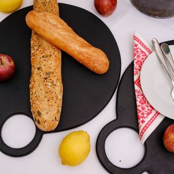 Acacia wooden chopping board - medium