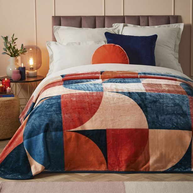 Miranda retro geo1ply 2kg mink blanket offer at HomeChoice