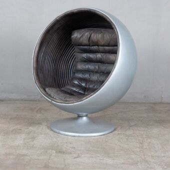Orbit spitfire leather chair
