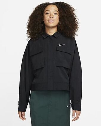 Nike Nike sportswear essential offer