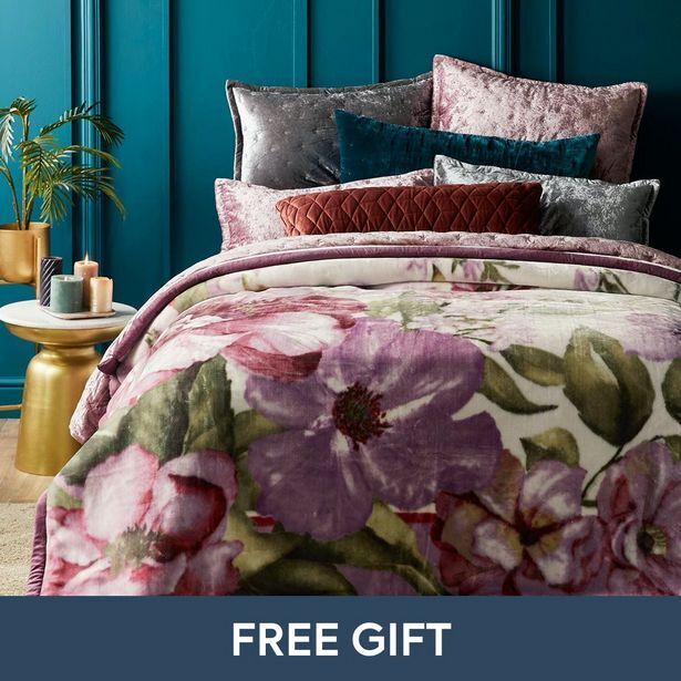Maggie 3ply 5kg floral mink blanket & bag offer at HomeChoice