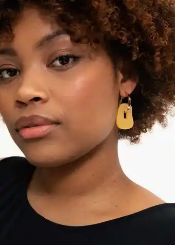 Woolworths Link resin hoop earrings offer