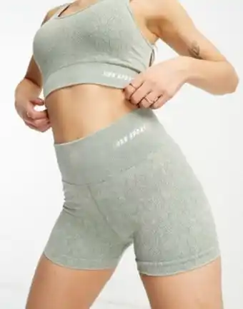 Urban threads seamless floral jacquard legging shorts in sage green