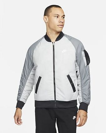 Nike Nike sportswear essentials offer