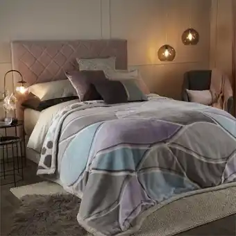 HomeChoice Rylan 3ply 4kg geo mink blanket offer