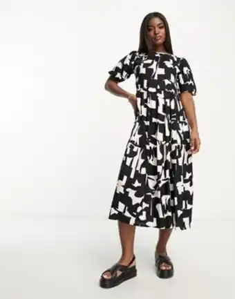 Influence tiered smock dress in monochrome absract print