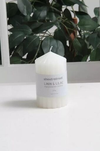 Linen and lilac scented wedged candle