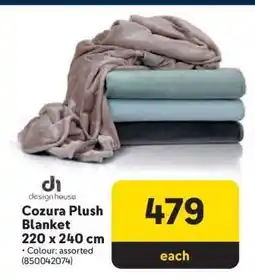 Makro Cozura Plush Blanket offer