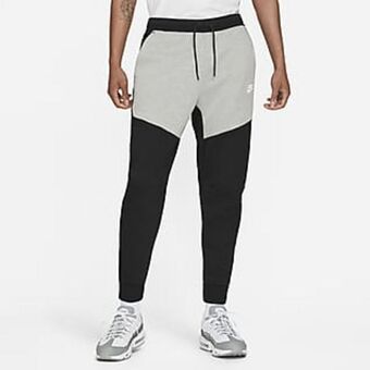 Nike sportswear tech fleece