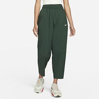 Nike Nike sportswear essential offer