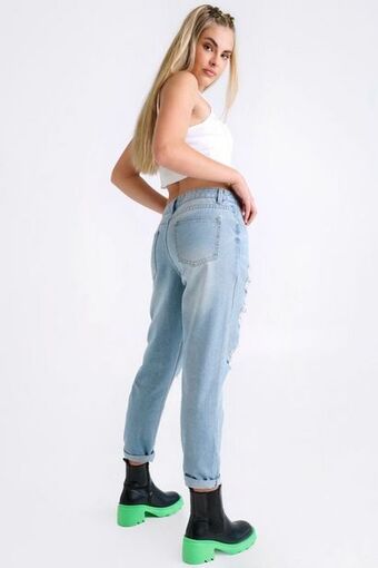 MRP Boyfriend jeans offer