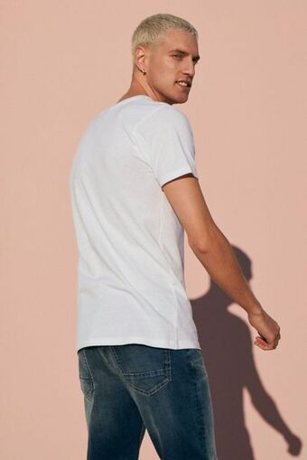 MRP Slim fit v-neck t-shirt offer