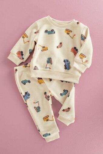 MRP Cars pullover and joggers offer