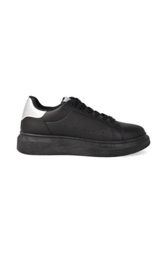 Dunns Resolute fashion trainer offer