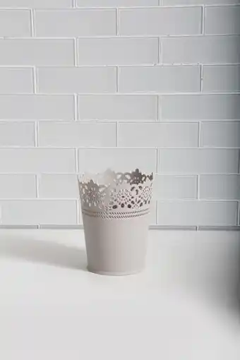 Sheet Street Small plastic lace holder offer