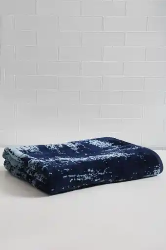 Velour abstract guest towel