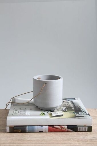 Hanging decorative planter