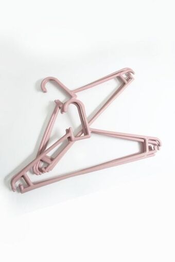 Sheet Street 10 pack plastic hangers offer