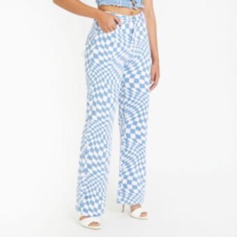 The FIX Women's blue lightwash dad denim jeans offer