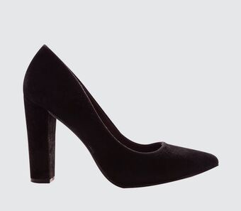 Pointed toe court