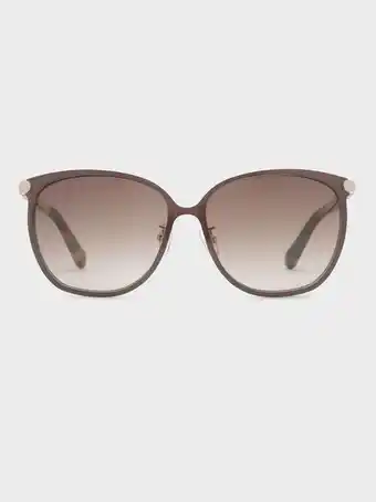 Oversized sunglasses
 - brown