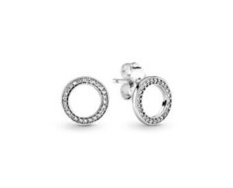 Sparkling circle stud earrings