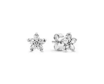 Sparkling snowflake stud earrings