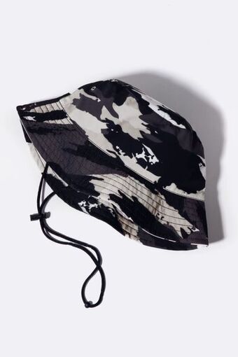 Floppy bucket hat